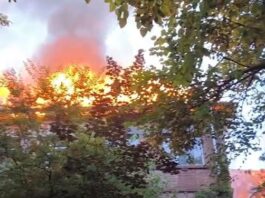 Incendiu la o clădire părăsită din Bacău. Pompierii au intervenit cu trei autospeciale
