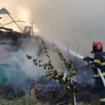Botoșani. Incendiu puternic într-o gospodărie. Flăcările au făcut ravagii, iar intervenția a durat peste șase ore