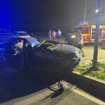 Accident la Piatra Neamț. Tânăr rănit după ce a intrat cu mașina într-un stâlp