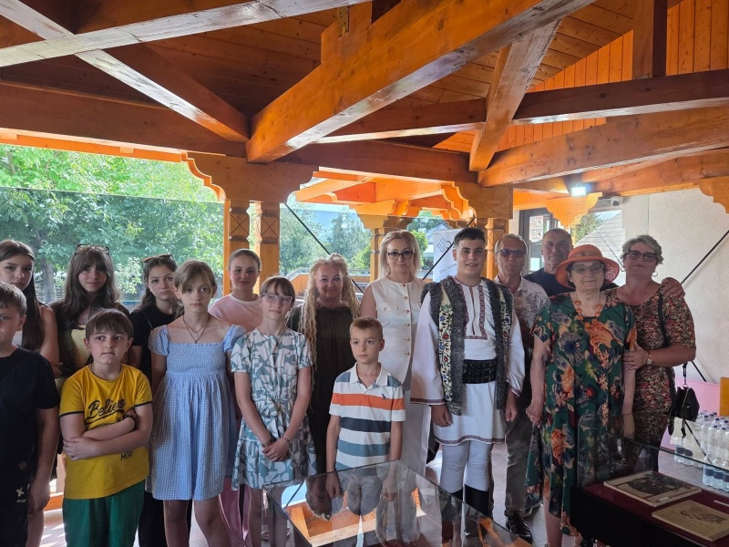 Foto. Proiect cultural: „Ținutul Neamțului, prin ochii copiilor din raionul Criuleni” – expoziție de pictură la Humulești