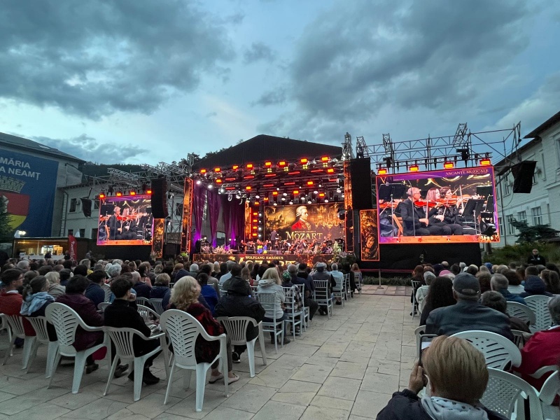 Filarmonica de la Sibiu concertează în a cincea seară la Vacanțe Muzicale în Piatra Neamț 5 Filarmonica de la Sibiu concertează în a cincea seară la Vacanțe Muzicale în Piatra Neamț