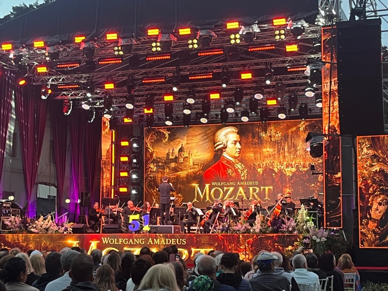 Filarmonica de la Sibiu concertează în a cincea seară la Vacanțe Muzicale în Piatra Neamț 6 Filarmonica de la Sibiu concertează în a cincea seară la Vacanțe Muzicale în Piatra Neamț