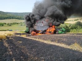 Vaslui. Utilaj agricol distrus de flăcări pe un câmp. Incendiul a afectat și un lan de grâu