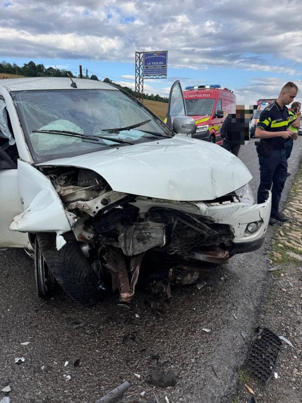 FOTO. Accident la Tazlău – 4 persoane au fost rănite