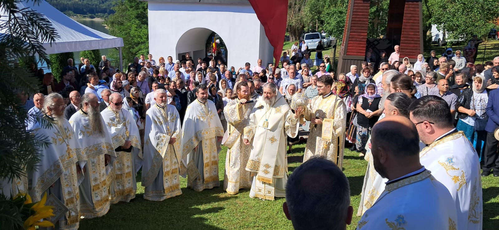 VIDEO-FOTO. Biserica Parohială „Sfântul Mare Mucenic Dimitrie” din Călugăreni a fost resfințită