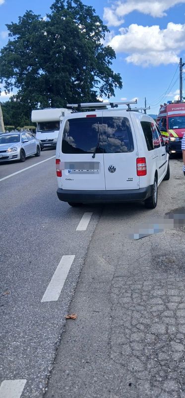 Accident pe DN 15B. Doi bărbați răniți după impactul dintre un moped și două autoturisme 3 Accident pe DN 15B. Doi bărbați răniți după impactul dintre un moped și două autoturisme