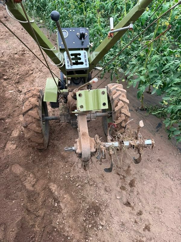 Bărbat rănit după ce și-a prins piciorul într-un motocultor, la Borlești