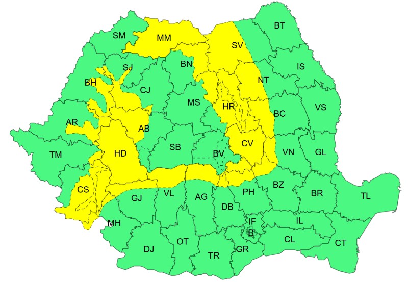 Jumătatea vestică a trei județe din Moldova vizate de furtuni