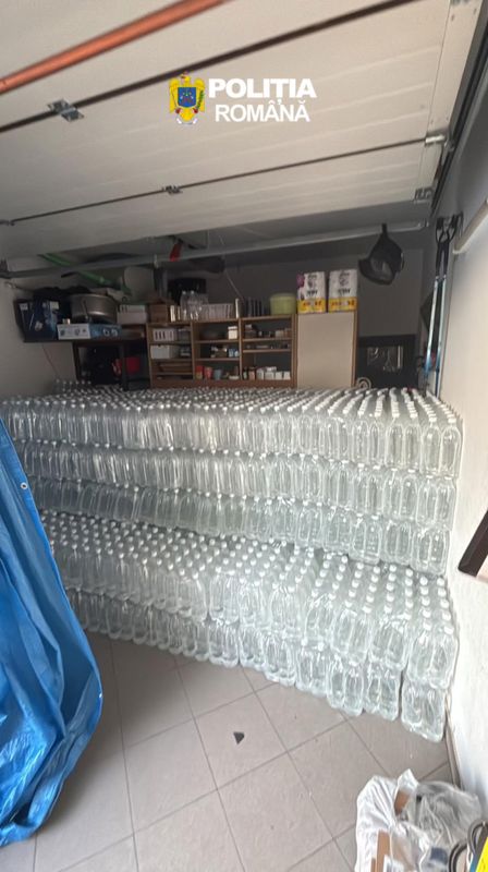 FOTO&VIDEO Percheziții în Neamț, Iași și Suceava într-un dosar de contrabandă. Țigarete și alcool, ridicate de polițiști