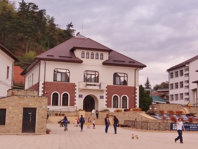 Proiect destinat bătrânilor vulnerabili din Piatra-Neamț. Ce destinație vor căpăta 5 milioane de lei