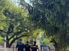 Trei tineri reținuți după ce un băiat a fost înjunghiat pe o stradă din Săbăoani