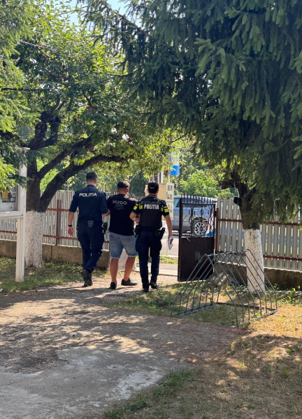 Trei tineri reținuți după ce un băiat a fost înjunghiat pe o stradă din Săbăoani