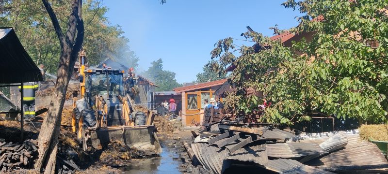 Botoșani. Incendiu devastator în localitatea Tudor Vladimirescu – intervenția a durat mai bine de 5 ore