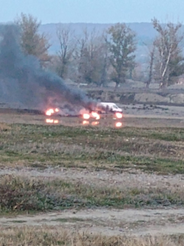 FOTO. Fum negru pe malurile Ozanei, la granița dintre Târgu-Neamț și Vânători-Neamț. Localnicii reclamă arderea anvelopelor 4 FOTO. Fum negru pe malurile Ozanei, la granița dintre Târgu-Neamț și Vânători-Neamț. Localnicii reclamă arderea anvelopelor