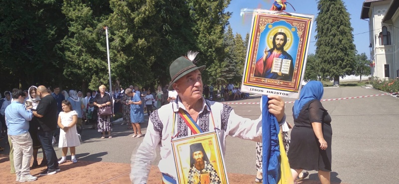 FOTO. Mitropolit din Congo și un episcop al Europei, oficii la prăznuirea Sfântul Iacob de la Neamț. Pelerini din toată țara au participat la slujbe 6 WhatsApp Image 2026 08 05 at 20.20.18