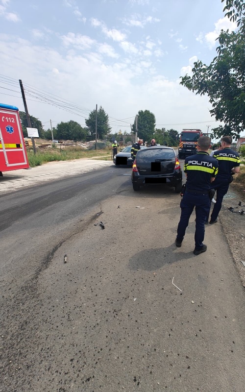 Accident la Cordun – șoferul uneia dintre mașini a avut nevoie de îngrijiri medicale