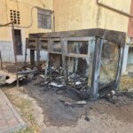 FOTO. Piatra-Neamț: Incendiu periculos pe strada Mărăței. Un container și o mașină au ars de la o țigară aruncată la pubelă