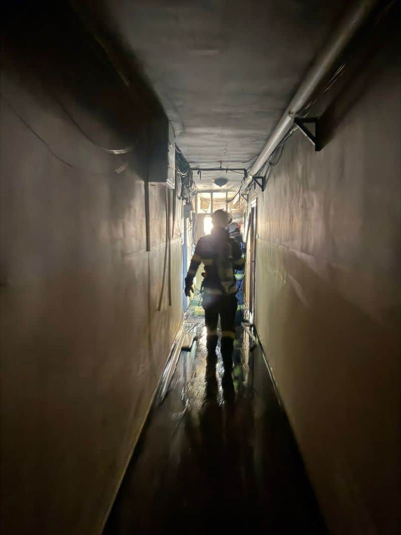 Incendiu izbucnit într-un apartament de la parterul unui bloc din Piatra Neamț 3 Incendiu izbucnit într-un apartament de la parterul unui bloc din Piatra Neamț