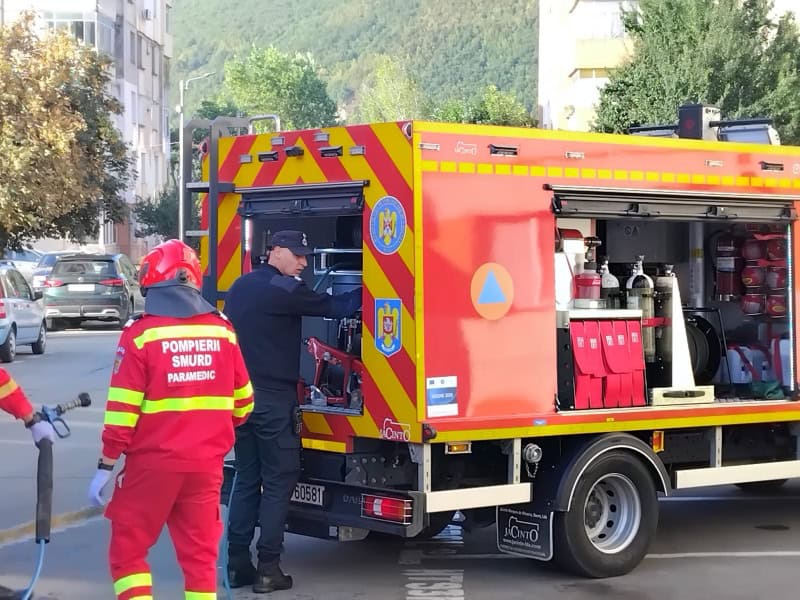 Incendiu izbucnit într-un apartament de la parterul unui bloc din Piatra Neamț 1 Incendiu izbucnit într-un apartament de la parterul unui bloc din Piatra Neamț