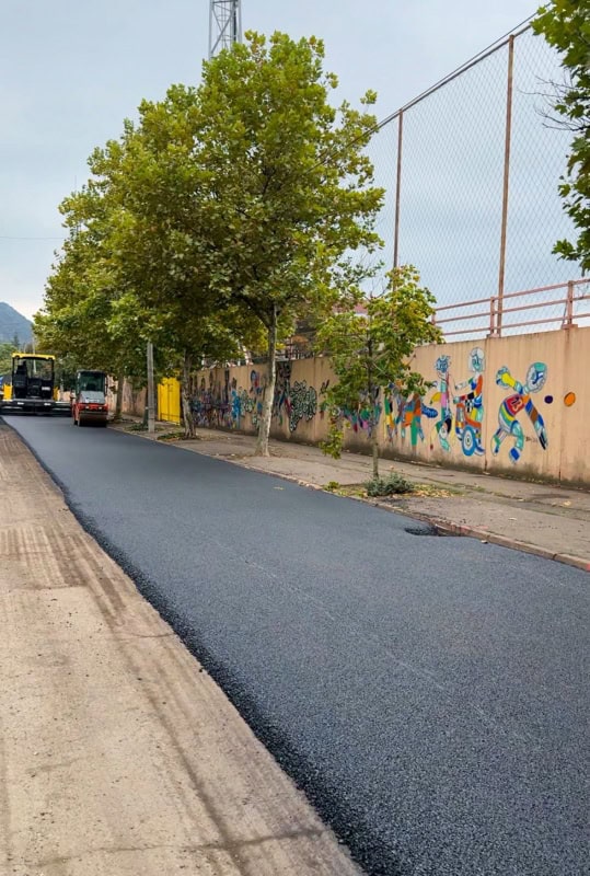 FOTO. A început asfaltarea pe strada Ștefan cel Mare din Piatra Neamț: primăria suportă doar jumătate din costuri
