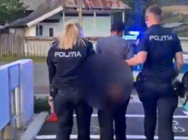 VIDEO. Bărbat băut, reținut după ce ar fi intrat cu mașina în poarta locuinței și și-ar fi amenințat soția cu incendierea