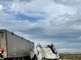 Suceava. Accident în localitatea Șcheia – un TIR a ajuns de-a latul drumului