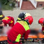 FOTO. Suceava. O femeie a fost salvată după ce a căzut în fântână