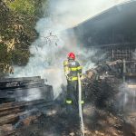 Piatra-Neamț. Foc pus intenționat la Biserica „Sfânta Parascheva”. Pompierii au reușit să stingă flăcările și au fost doar pagube materiale