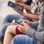 „EU KIDS Act” -Restricții și sancțiuni dure! Europa scoate minorii de pe internet!