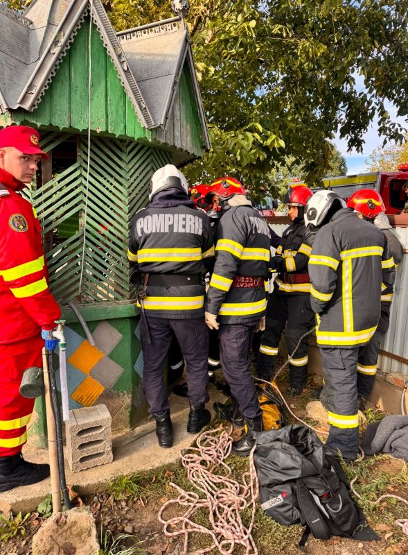 Suceava. Octogenar salvat dintr-o fântână adâncă de 8 metri