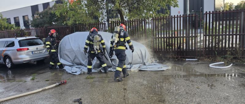 Neamț. Un autoturism a fost mistuit de foc – cauza a fost de natură electrică