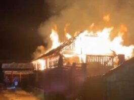 VIDEO. Bacău. O anexă gospodărească a luat foc în comuna Asău