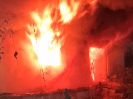 Vaslui. Casă mistuită de flăcări din cauza unui scurt circuit