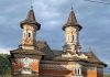 Pompierii intervin la Biserica „Adormirea Maicii Domnului ” (Precista Veche) din Piatra Neamț. Risc de cădere a unor elemente din acoperiș