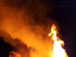 Incendiu puternic într-o gospodărie din Costișa: au ars locuința și anexele
