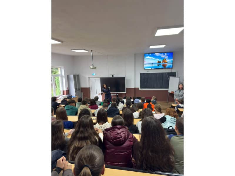 Neamț. Acțiuni educativ-preventive ale polițiștilor și jandarmilor în unitățile de învățământ preuniversitar din Bicaz, Poiana Teiului, Farcașa și Borca Neamț. Acțiuni educativ-preventive ale polițiștilor și jandarmilor în unitățile de învățământ preuniversitar din Bicaz, Poiana Teiului, Farcașa și Borca