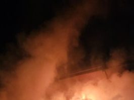 Iași. Intervenție cu bucluc la Osoi – mașina pompierilor a rămas împotmolită, fiind întinse linii de furtun pe 250 de metri