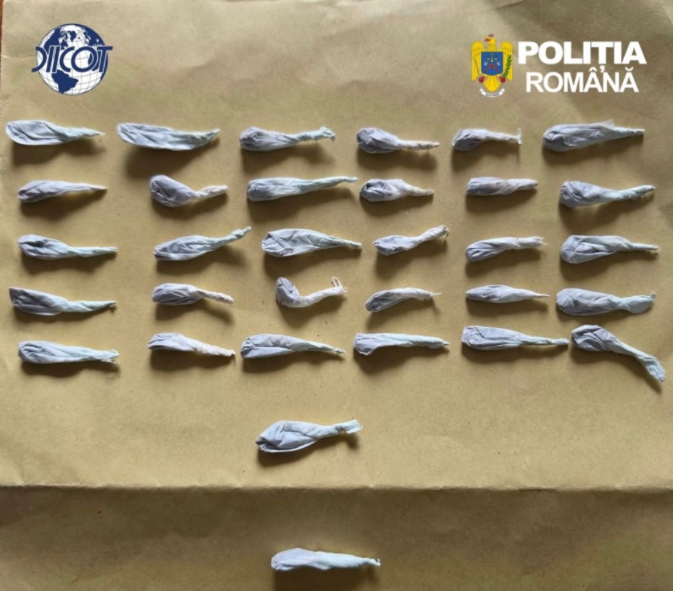 Iași. Flagrant cu heroină - acuzații ascunseseră drogurile în lenjeria intimă Iași. Flagrant cu heroină - acuzații ascunseseră drogurile în lenjeria intimă