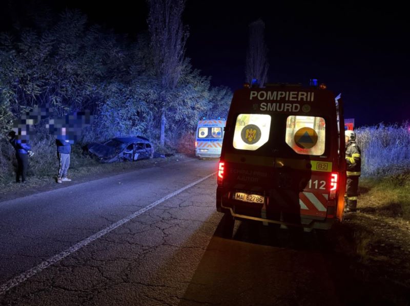 Bacău. Accident în care au fost implicate 13 persoane – 5 au ajuns la spital
