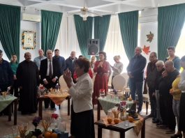 Video-Foto. Bunici și nepoți, muzică, teatru și emoție de Ziua Internațională a Persoanelor Vârstnice, la Târgu-Neamț