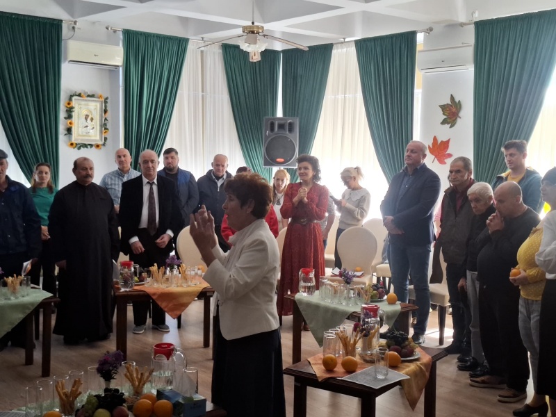 Video-Foto. Bunici și nepoți, muzică, teatru și emoție de Ziua Internațională a Persoanelor Vârstnice, la Târgu-Neamț