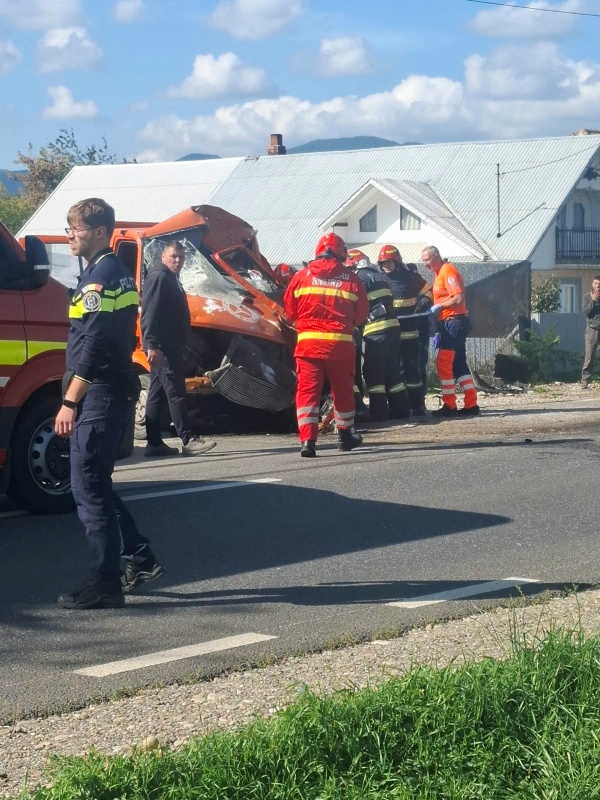 Știre actualizată. FOTO. Accident grav la Bodești – o persoană a rămas încarcerată