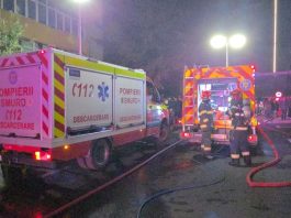 Suceava. Incendiu la acoperișul unui bloc. Toți locatarii au fost evacuați