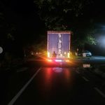 Pieton rănit după ce a fost acroșat de o semiremorcă la Târgu-Neamț