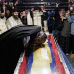 Tot mai mulți pelerini se îndreaptă către Catedrala Mitropolitană Iași. 89 de persoane au avut nevoie de ajutor medical, iar șapte dintre pelerini au ajuns la spital
