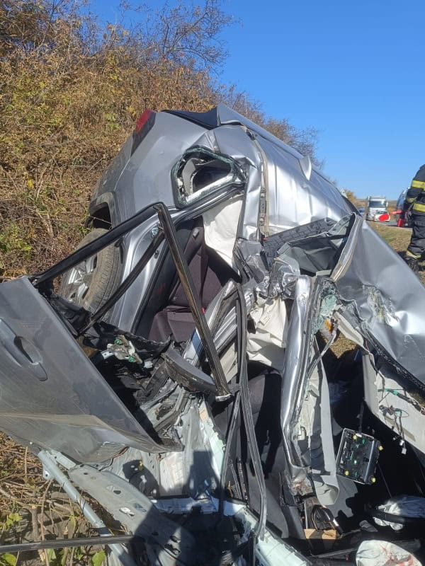FOTO. Accident devastator la Oltenești, județul Vaslui - o femeie și-a pierdut viața, o alta are o mână amputată FOTO. Accident devastator la Oltenești, județul Vaslui - o femeie și-a pierdut viața, o alta are o mână amputată