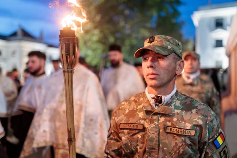Peste 30.000 de pelerini s-au rugat pe Calea Sfinților la Iași Peste 30.000 de pelerini s-au rugat pe Calea Sfinților la Iași
