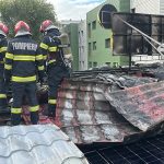 Iași. Incendiu la acoperișul unei pizzerii, din campusul studențesc Tudor Vladimirescu