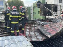 Iași. Incendiu la acoperișul unei pizzerii, din campusul studențesc Tudor Vladimirescu