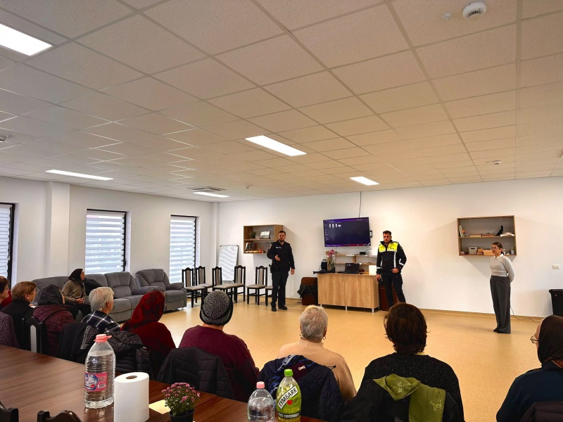 FOTO. Neamț. Activitate pentru prevenirea înșelăciunilor în rândul persoanelor în vârstă FOTO. Neamț. Activitate pentru prevenirea înșelăciunilor în rândul persoanelor în vârstă